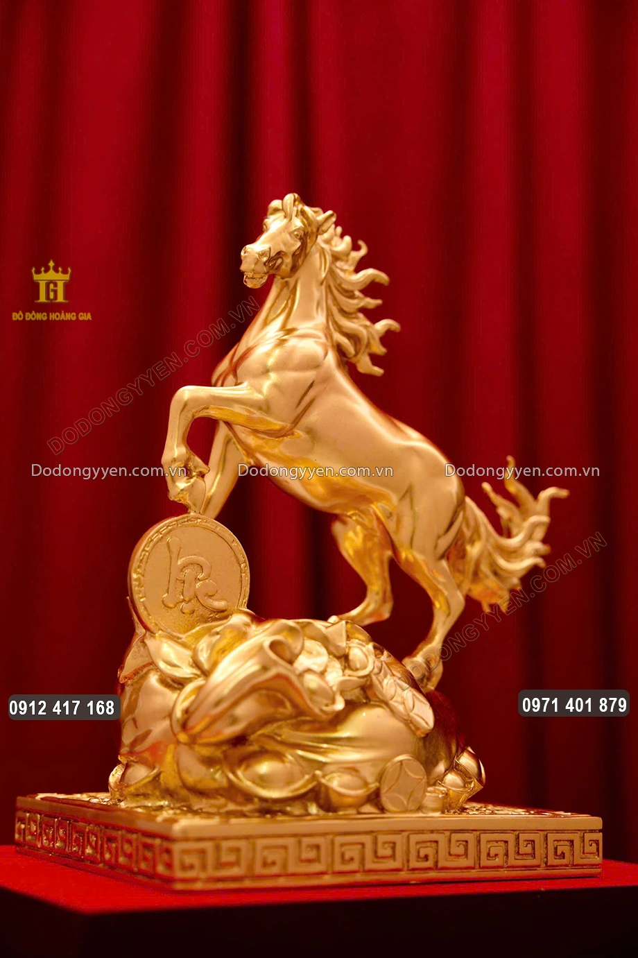 To&agrave;n bộ bề mặt được d&aacute;t v&agrave;ng 24K sang trọng